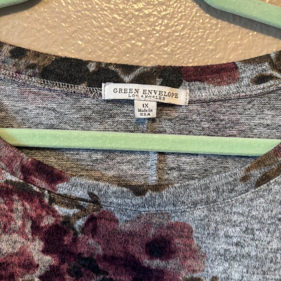 Beautiful Pink Mauve Floral Heather Gray top - 3/4 sleeves - Green Envelope - 1X - Picture 4 of 4